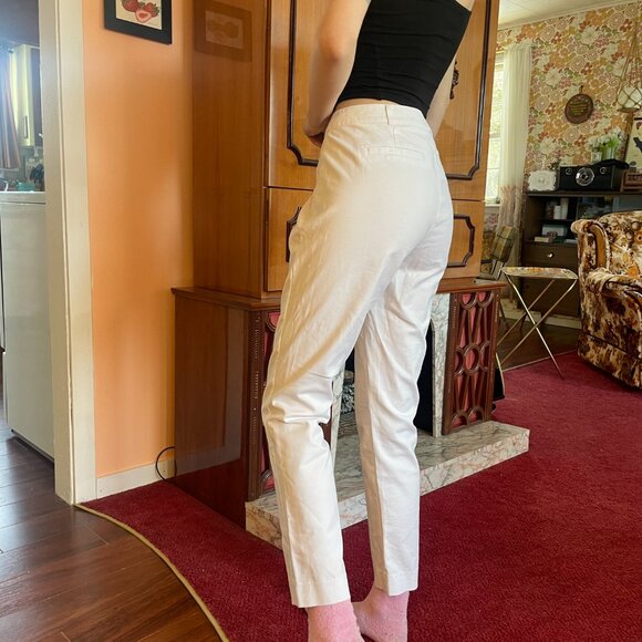 White low rise Micheal Kors tapered ankle pants! - Picture 9 of 12